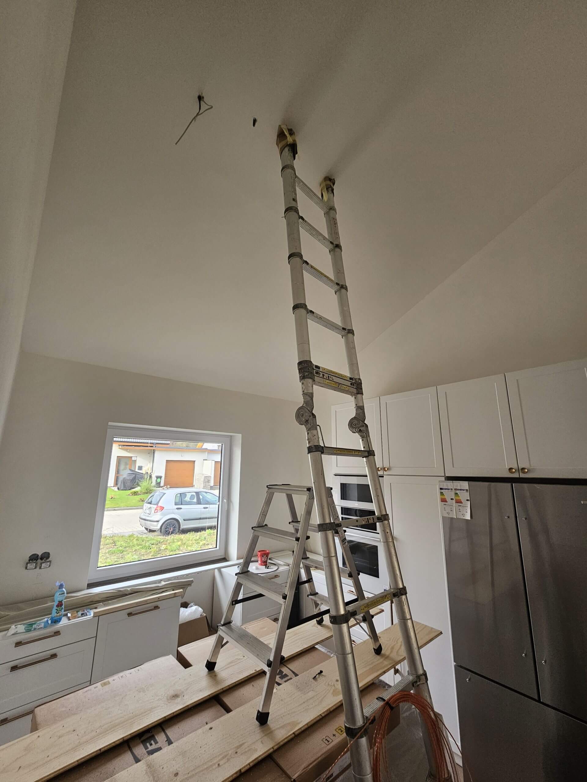 Postup zavěšení lustru do kuchyně